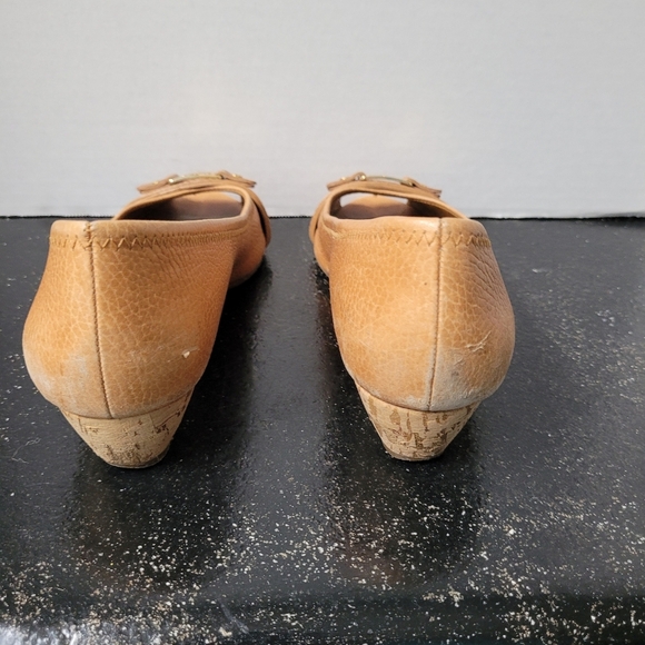 Tory Burch Tan leater Low Wedge Shoes - Picture 7 of 10
